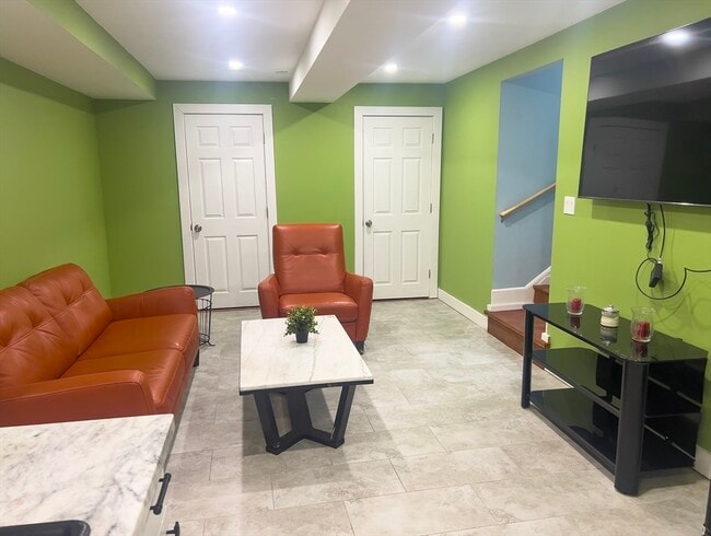 Building Photo - 92 Brown Ave