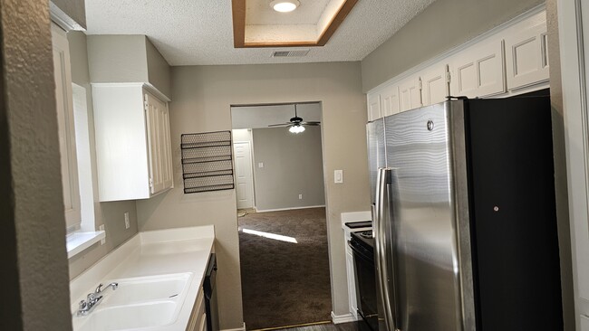 Foto del edificio - 1815 Sheehan Ct