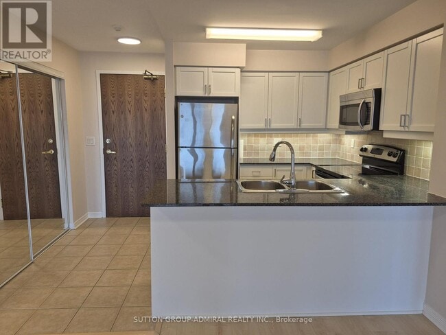 Building Photo - 185 Oneida Crescent