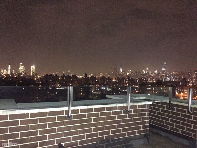 Building Photo - 2 br, 1 bath  - 2528 30th Dr Penthouse