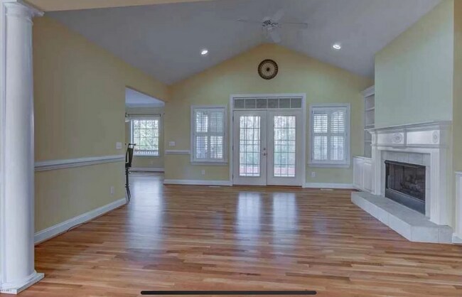 Foto del edificio - Spacious 4 bed home in desirable Snug Harbor!