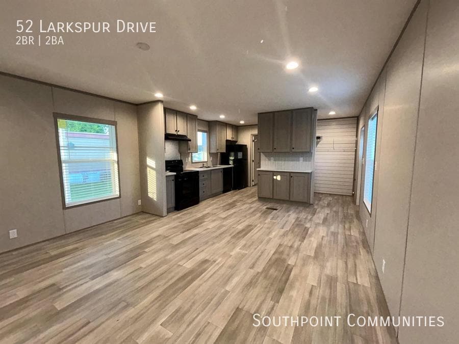 Primary Photo - 52 Larkspur Dr