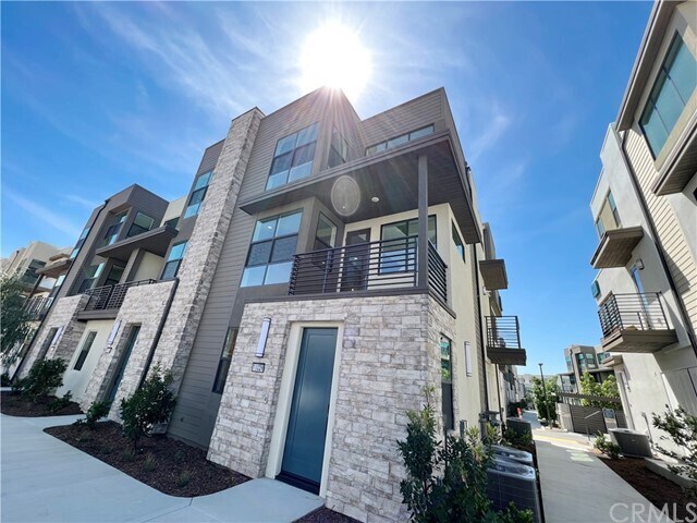 Building Photo - 11028 Momentum Dr