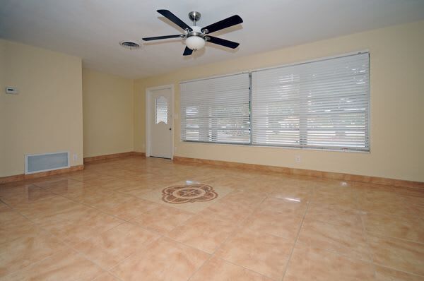 Foto del edificio - 4998 NW 3rd Ave
