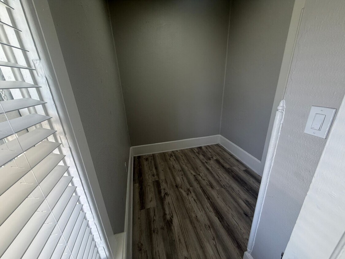 Foto del edificio - 338 W Reservoir Ave
