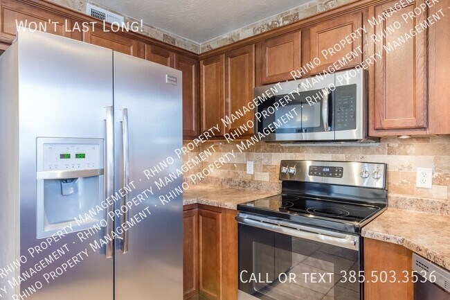 Foto del edificio - REDUCED PRICE! 3 Bedroom/2 bathroom Condo ...