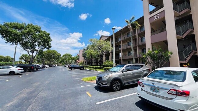 Building Photo - 12550 SW 15th St