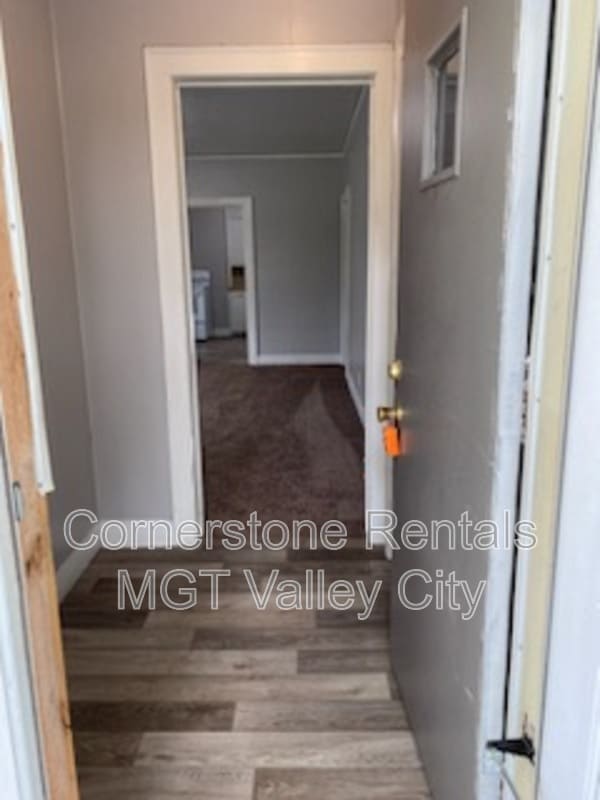 Primary Photo - 208 5th Ave SW