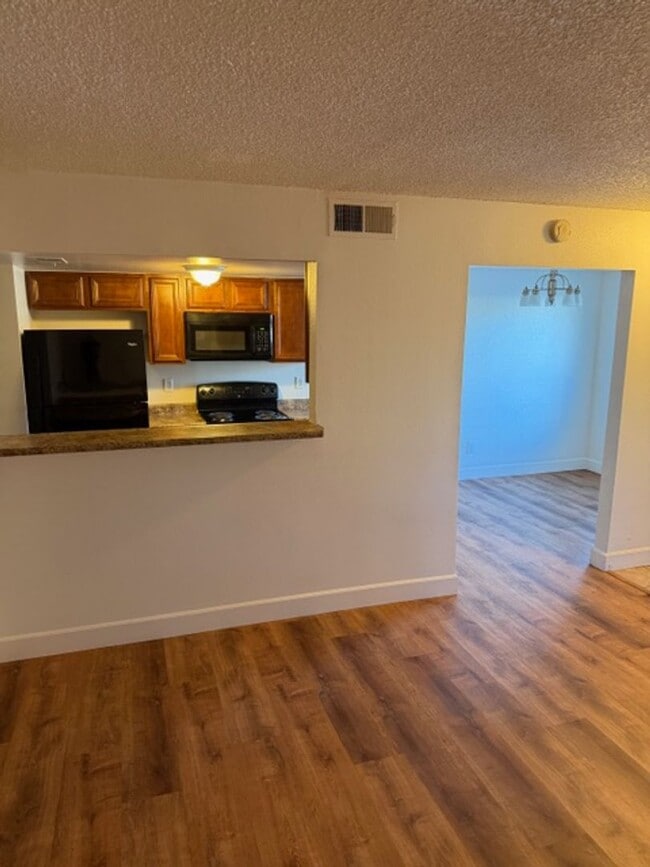 Foto del edificio - 3230 Wedekind Rd