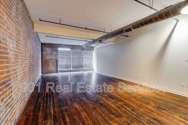 Building Photo - 413 S Main St