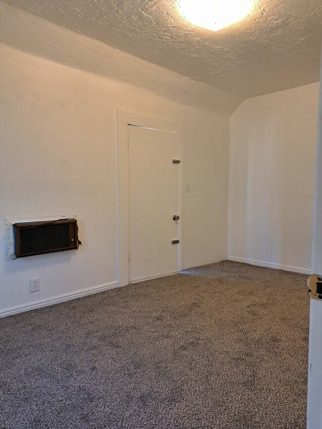 Building Photo - 3278 Ogden Ave