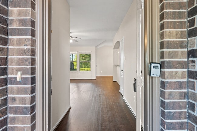 Foto del edificio - 3027 Lockeridge Village Dr