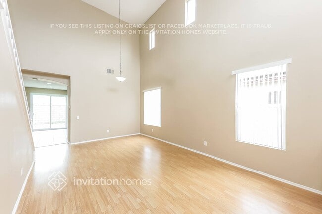 Foto del edificio - 27515 Nellie Ct