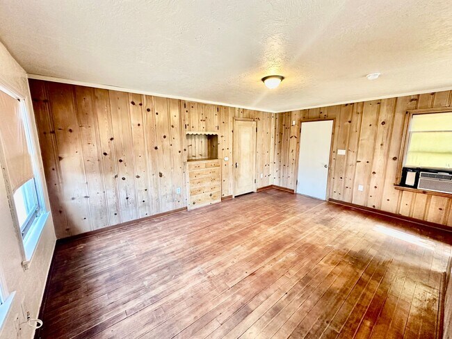 Building Photo - 387 N Glenn Ave