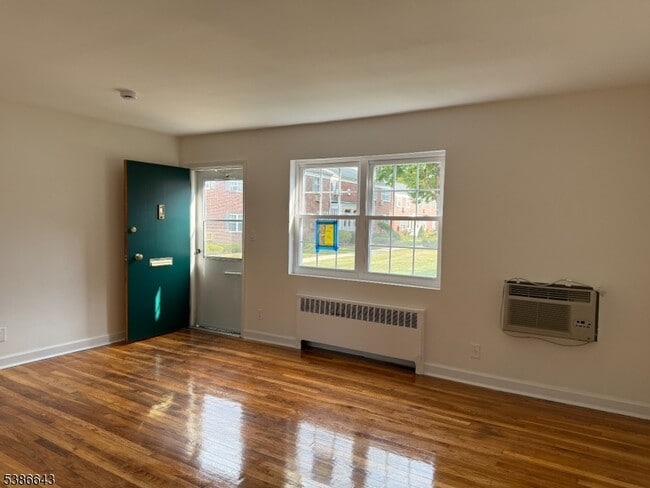 Building Photo - 13 W Roselle Ave