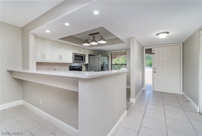 Building Photo - 135 Cypress Way E