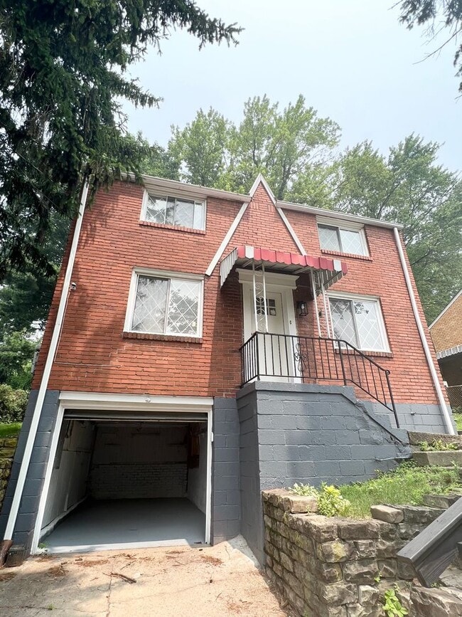 Updated 3 Bed, 1 Bath in Verona- Central Air and Huge Kitchen!! - Updated 3 Bed, 1 Bath in Verona- Central Air and Huge Kitchen!! House