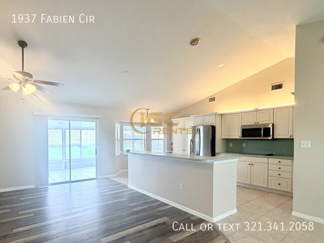 Building Photo - 1937 Fabien Cir