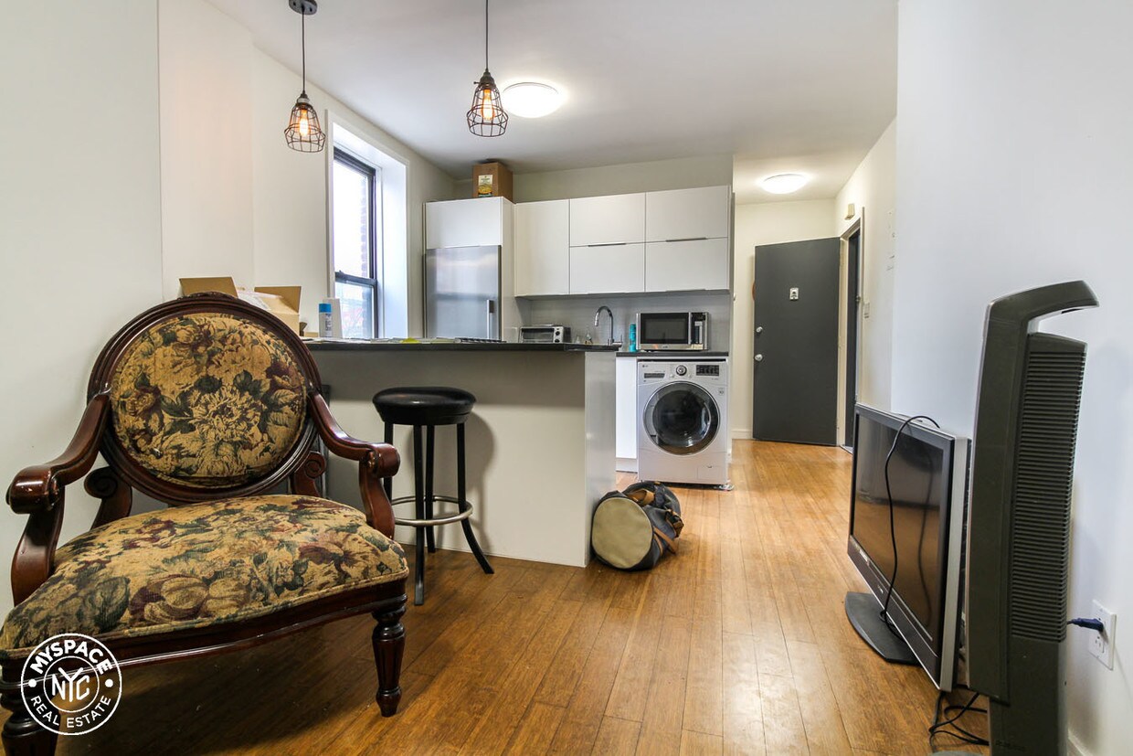Primary Photo - 18 Wyckoff Ave