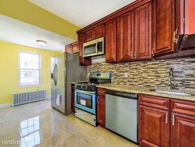 Building Photo - 2868 Roebling Ave