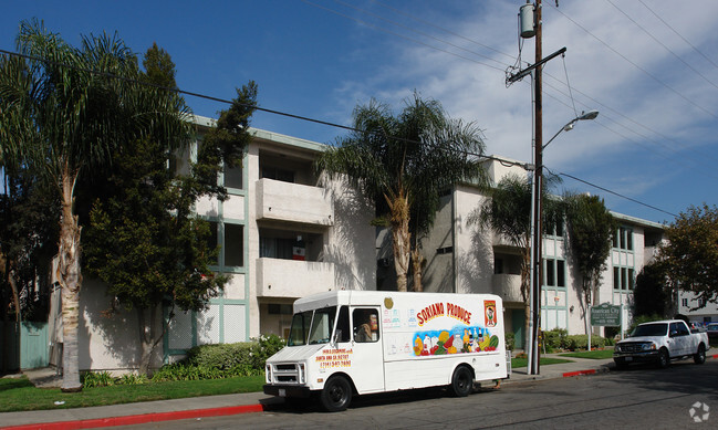 Building Photo - American City Apartments