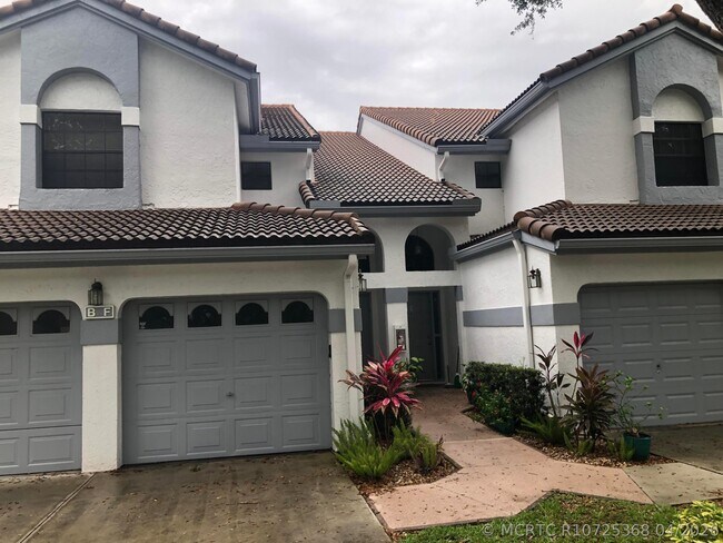 Building Photo - 5427 Verona Dr