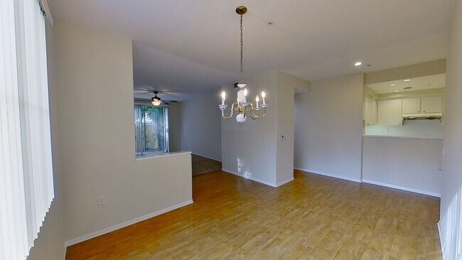 Foto del edificio - 2 Bedroom Condo in Irvine