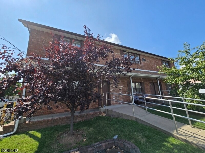 Primary Photo - 158 N 8th St