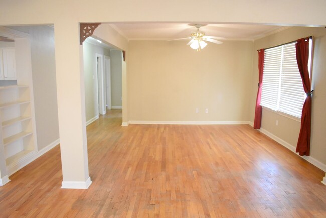 Building Photo - Super Cute 2 Bedroom Home in Tech Terrace!