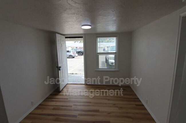 Foto del edificio - 4719 Yellowstone Ave