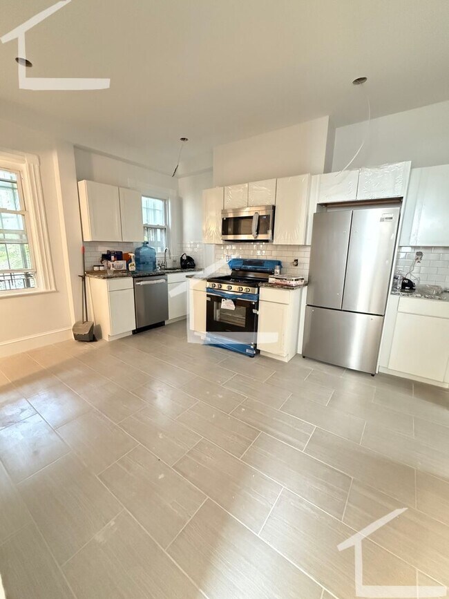 Foto del edificio - NEWLY RENOVATED ALLSTON 5 BED!!!!!!