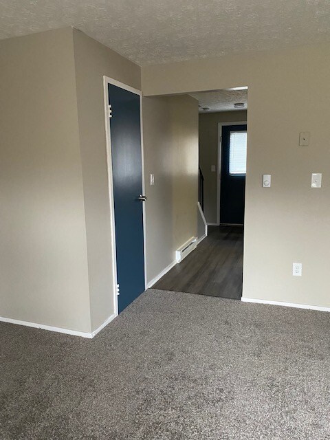 Building Photo - 158 Gluck St