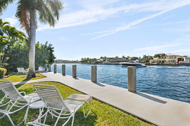 Building Photo - 561 Bayshore Dr