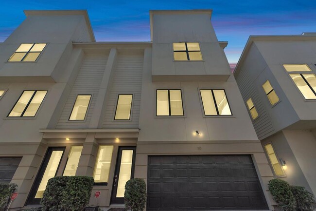Building Photo - 30 N Hutcheson St