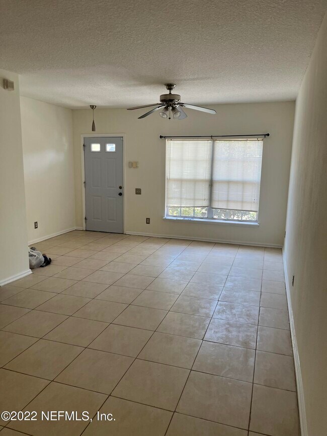 Building Photo - 12311 Kensington Lakes Dr