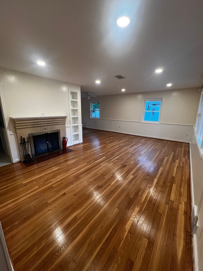 Foto del edificio - 2404 Darrow St