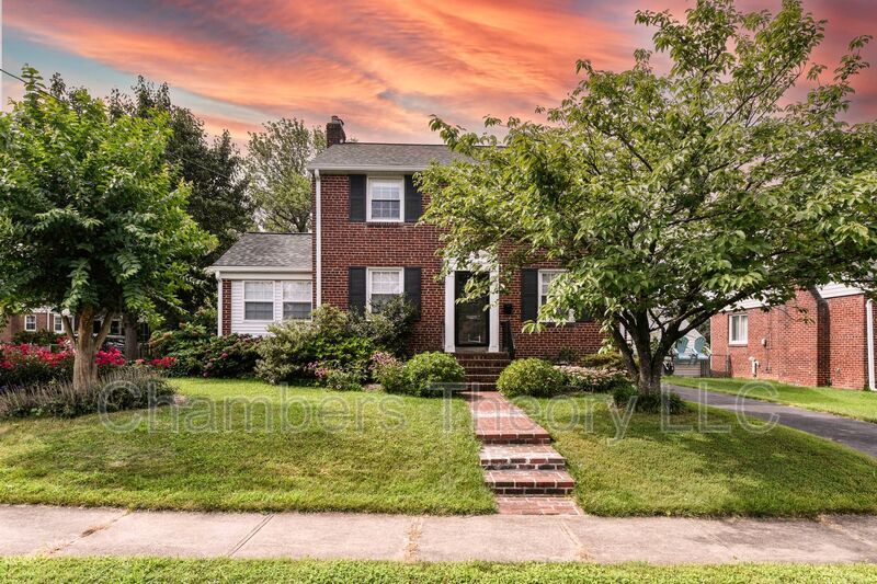Foto principal - 5900 1st St S