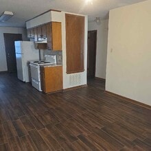 Building Photo - 1002 Sybil Dr