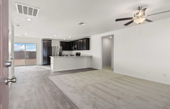 Building Photo - 2501 Desi Loop
