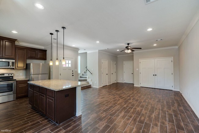 Building Photo - 4 br, 4.5 bath House - 1127 Oney Hervey Dr