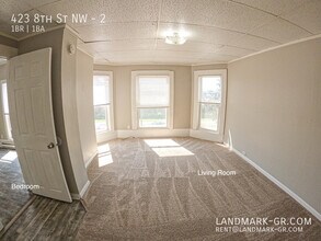 Building Photo - 423 8th St NW