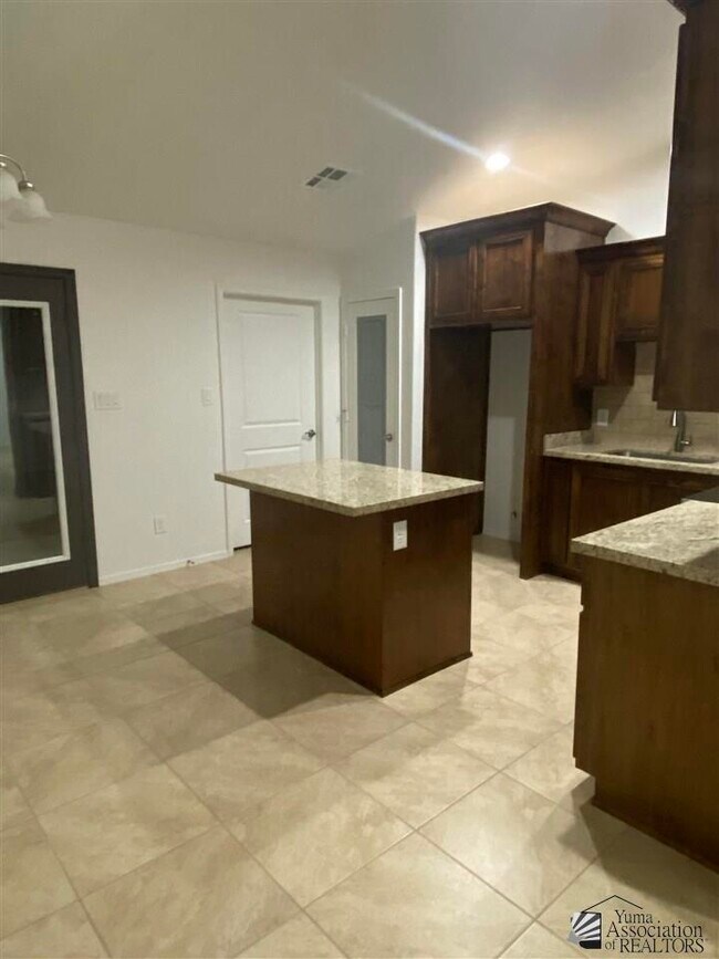 Foto del edificio - 8720 E 41st St