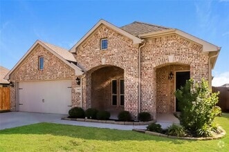 Building Photo - 9013 Conroe Dr