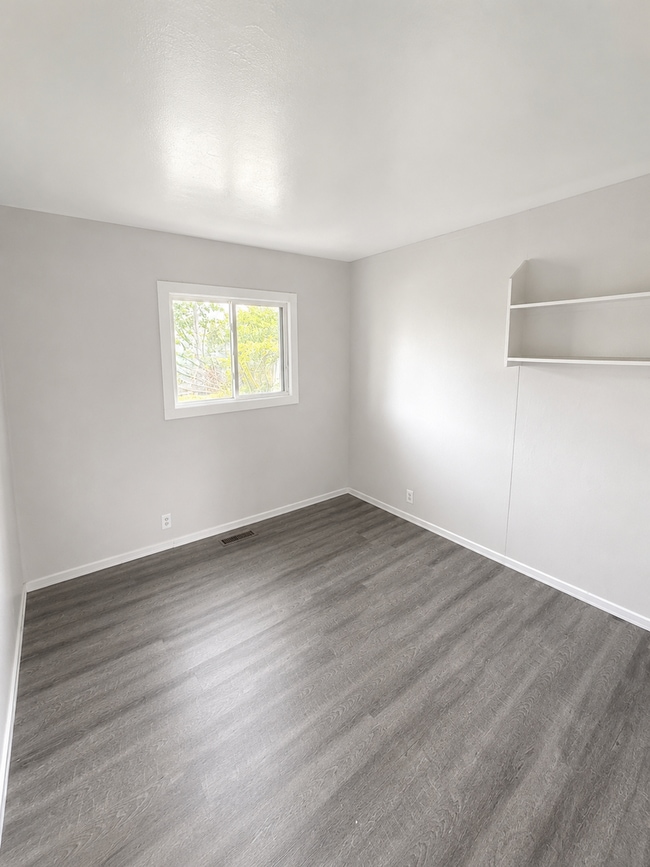 Building Photo - 1118 Ebeling Dr