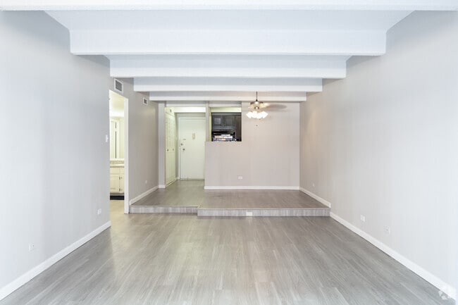 1BR, 1BA - 688SF - The Paramount