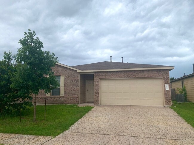 Foto del edificio - Spacious 3BR Home with Huge Backyard Near ...
