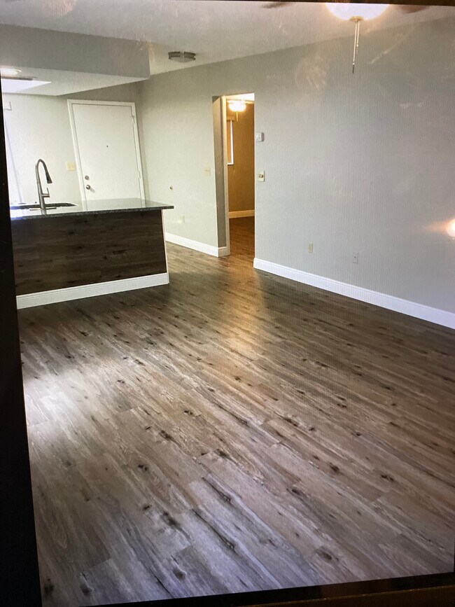 Foto del edificio - 7731 Danube Dr