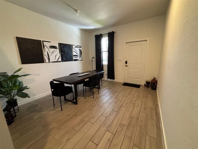 Foto del edificio - 830 SE 19th St