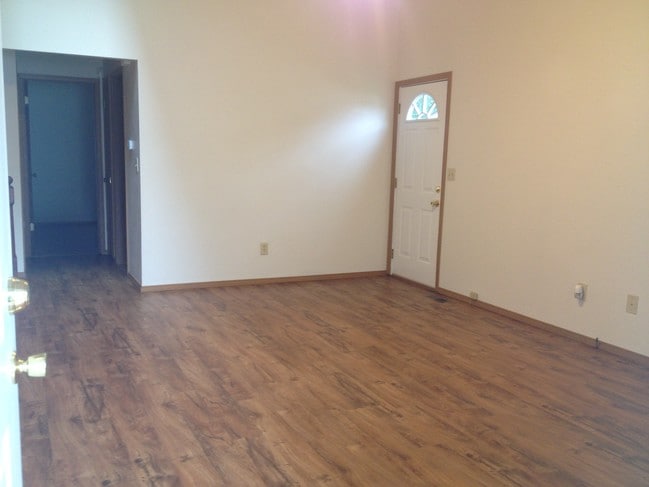 Sala de estar Pic 2 - 522 Pepperhill Ct