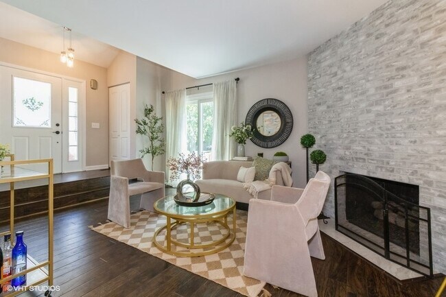 Foto del edificio - 1401 Queensgreen Cir